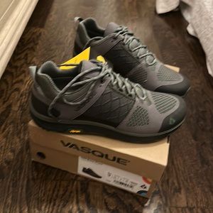 Men’s hiking shoes brand new in box